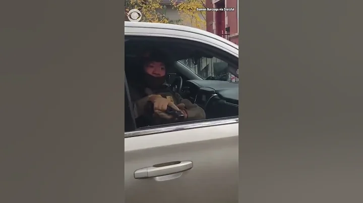 ICE officer points gun at protesters in Chicago’s Little Village neighborhood #shorts