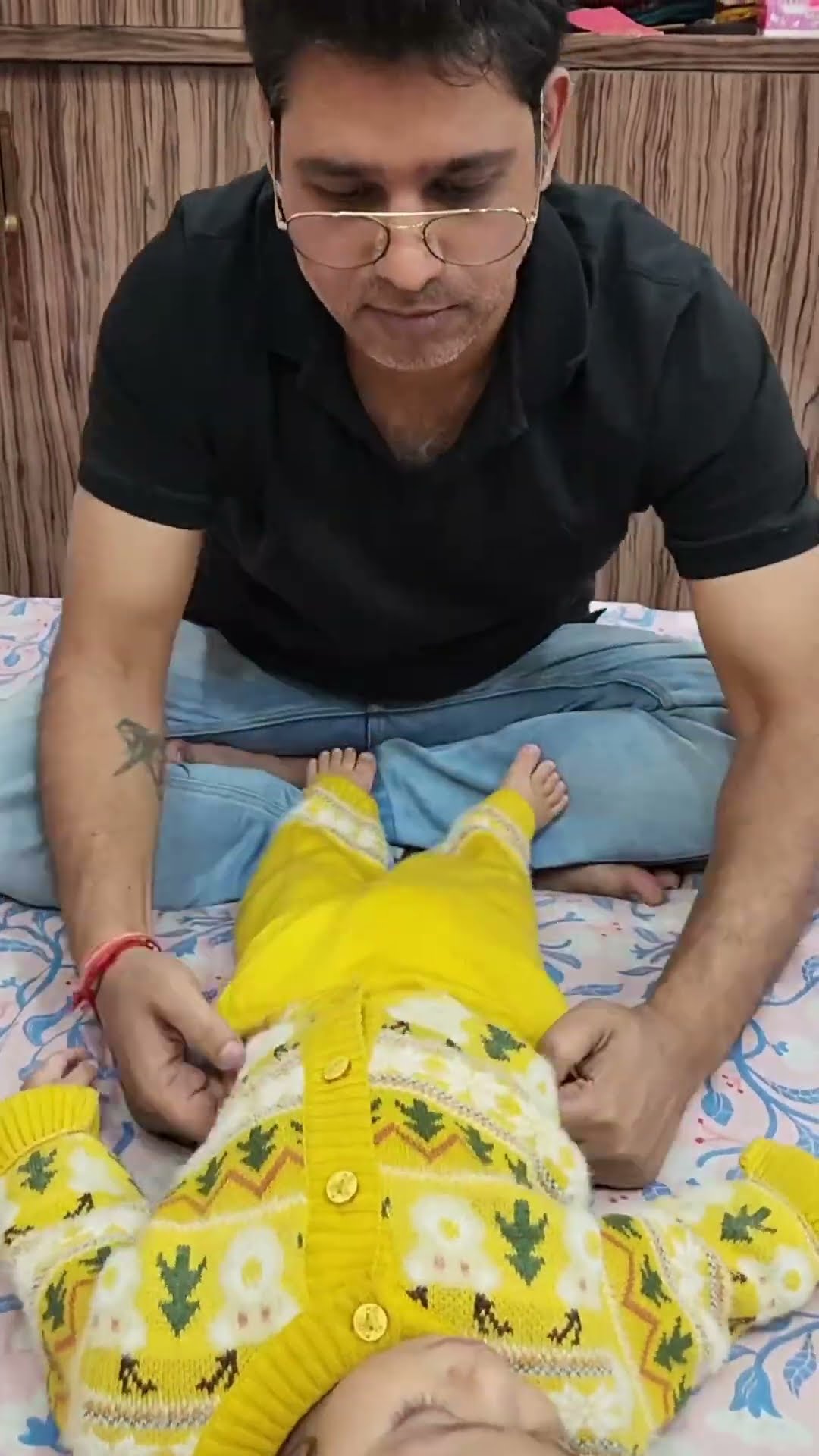 Diaper pahnane ki new style