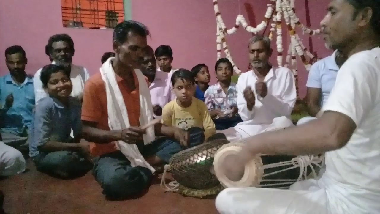 Bundeli devi bhakten (Madh pe kalash chadhai ne paye )