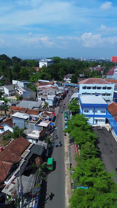 Suasana sore hari di Jalan Ciumbuleuit, Bandung #bandung #drone #dji