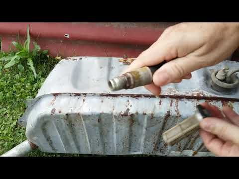 Как выкрутить топливный шланг с фильтром из бензобака Мерседес W124 купе