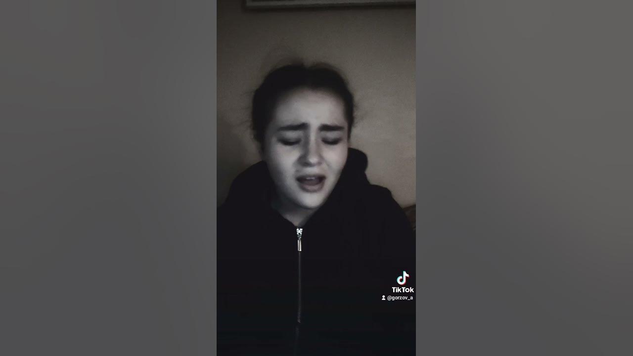 Грустные картинки. Плакала когда он уходил ты. Девушка страдает. Падала когда он уходил ты плакала. Свик плакала.