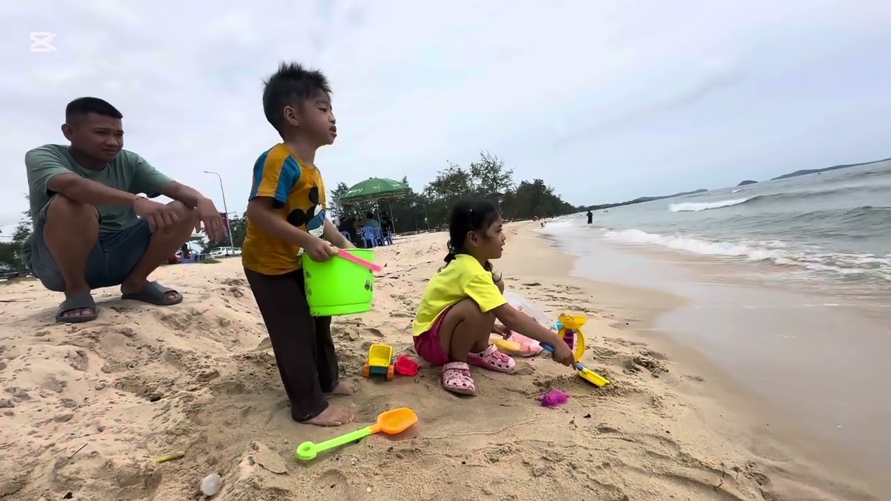 Visoth playing with jeje 22/09/2025