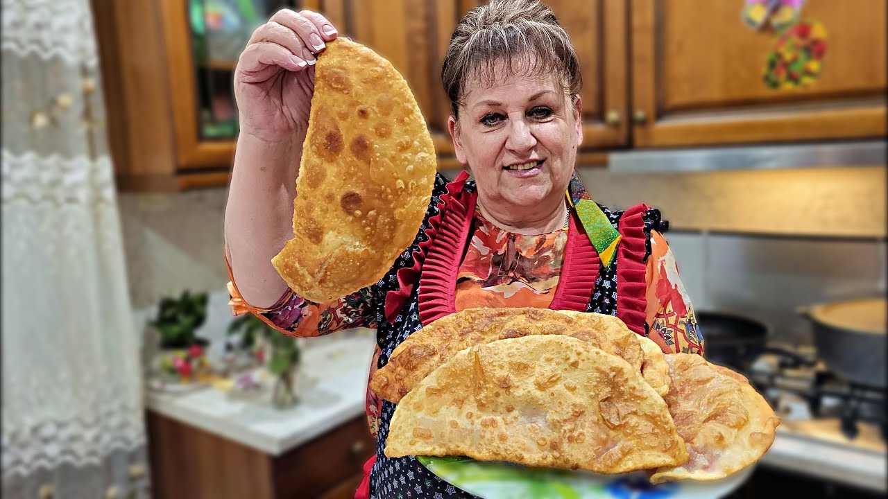 Чебуреки. Лучший рецепт домашних вкусных чебуреков. +🍓🍓🍓 Необычная начинка.