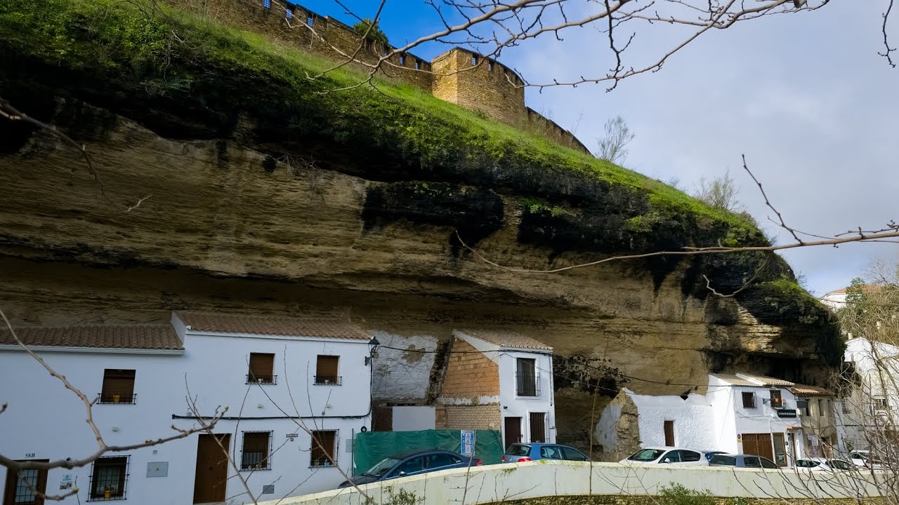 Walking around Setenil de las Bodegas #setenildelasbodegas 