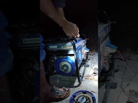 شوف اليمني ماله حل قام بتشغيل الماطور بدوران يده علا الدوار