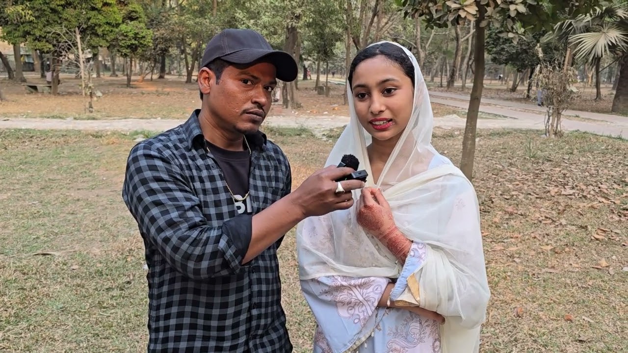 মাদ্রাসার ছাত্রী এসেছে ঢাকায় মডেল হওয়ার জন্য খুলনা থেকে ঢাকাতে। বাবা মার কোন খোঁজ খবর নেই!