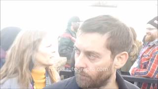 Tobey Maguire Signs Autographs For Toppix