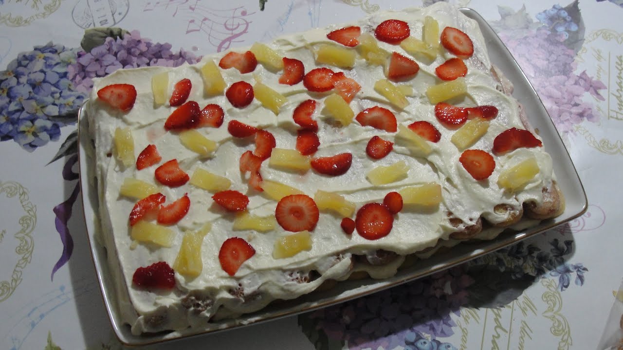 Tort de piscoturi si fructe