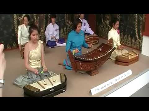 ลาวเจริญศรี Lao Charoen Sri (ThaiMusicEurope) at Trafalgar Sq London 5 June 2010