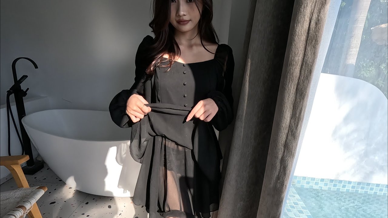 美美自信的小雅来啦，今天展示我们proudfox家自己设计的一款连衣短裙