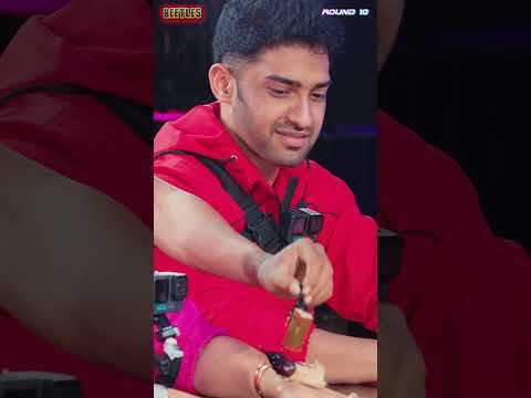 টেবিলের উপর হাত - রাউন্ড 10
