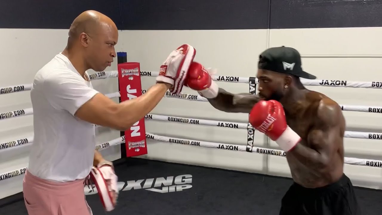 FRANK MARTIN FULL MITTS WORKOUT FOR GERVONTA DAVIS; SHARP, BUSY