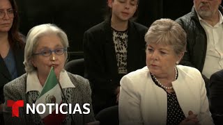 Regresan a México los diplomáticos expulsados de la embajada en Ecuador | Noticias Telemundo