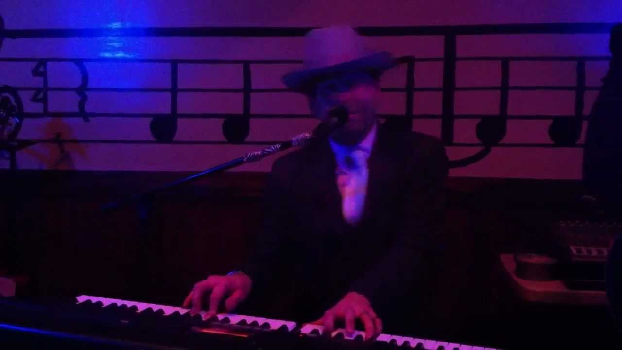 The New Fashioned- That's Amore (Dean Martin) Table 44