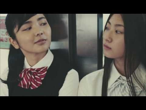 女子高生が電車内で空気椅子バトル！ Christine CoSmith