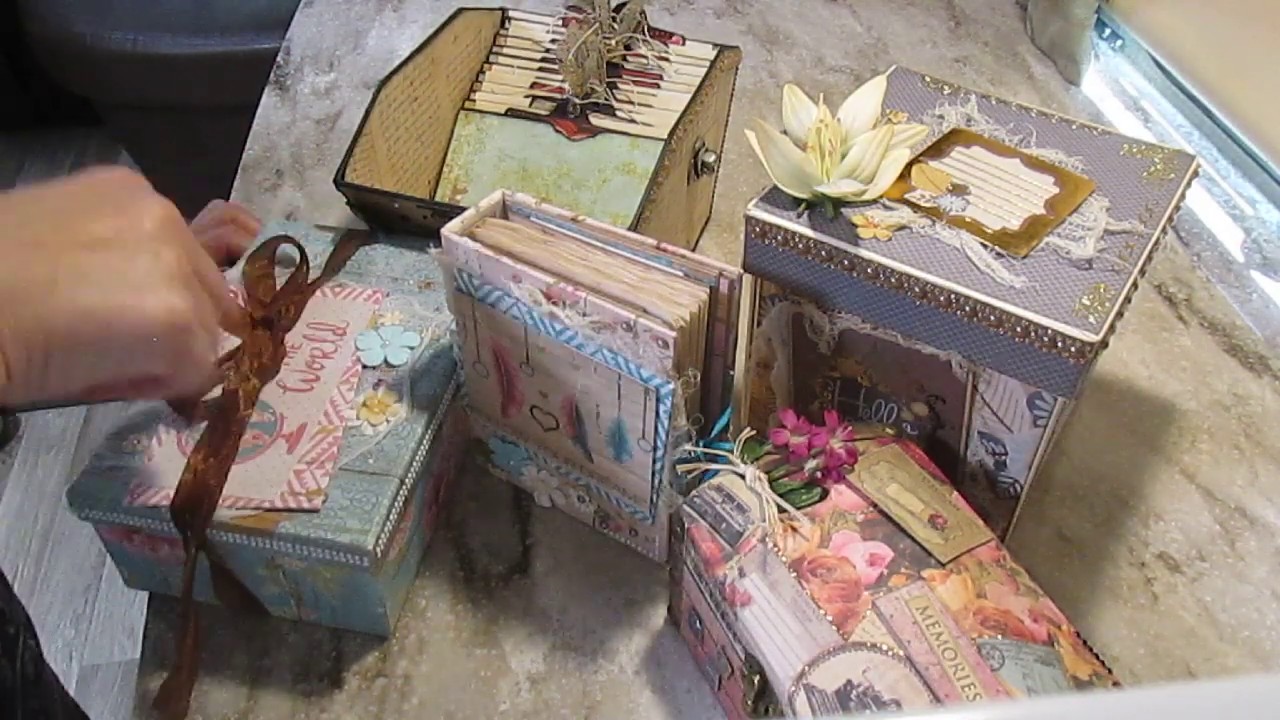 (francais) Scrapbooking , Serie d'albums a vendre 6a/8 Les boites