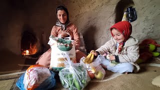 Помощь зрителю YouTube: покупка курицы, риса и фруктов для Зари и Шивы, их счастья и дождей