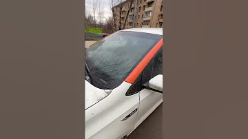 Что происходит со сломанными каршеринговыми автомобилями/ Забытая машина