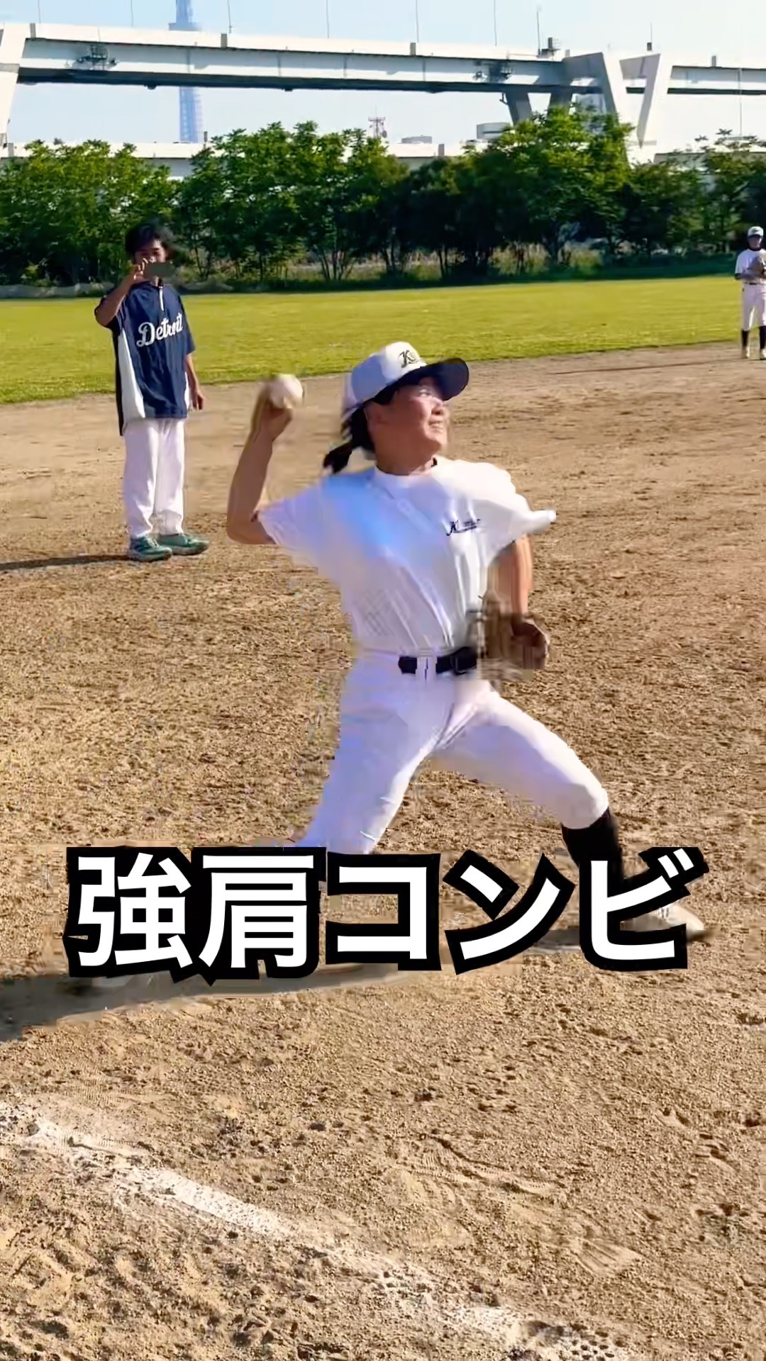 野球少女 強肩すぎる12歳の野球少女コンビ #shorts - YouTube