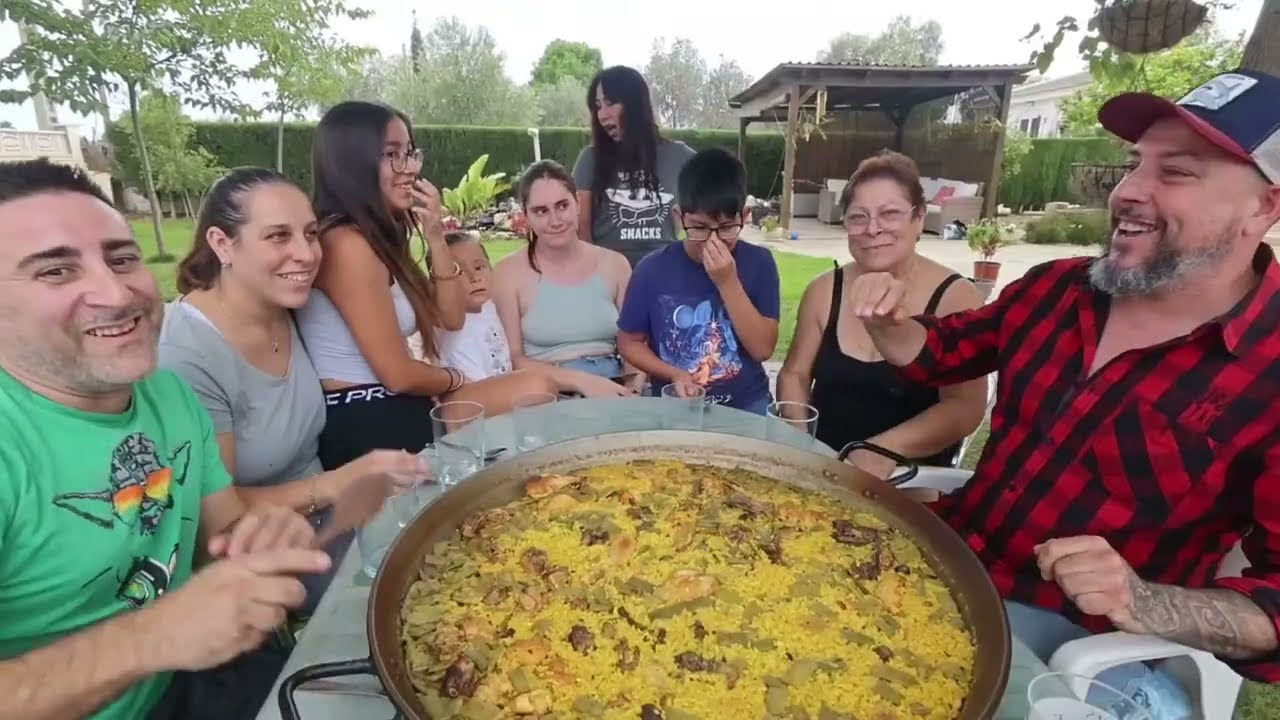COMO HACER UNA PAELLA VALENCIANA A LEÑA Y FUEGO A TOPE #comida #arroz #cocina #leña #fuego #valencia