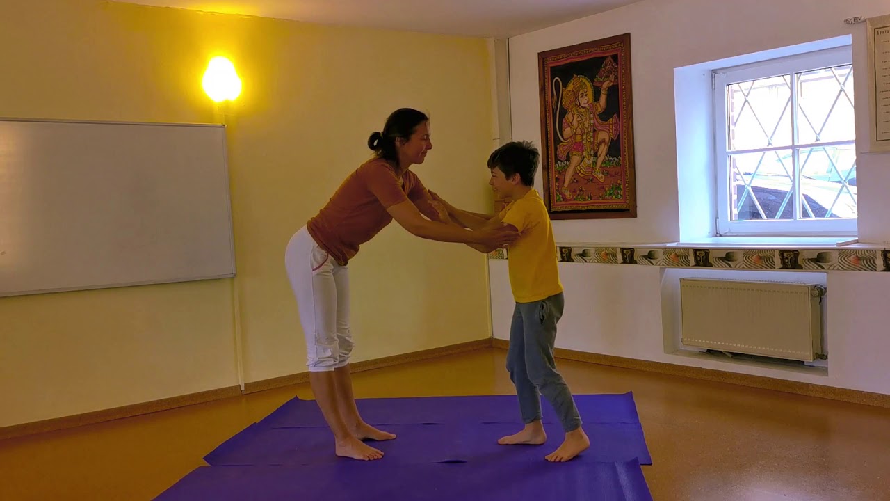 Familienyoga "Zusammen sind wir stark"