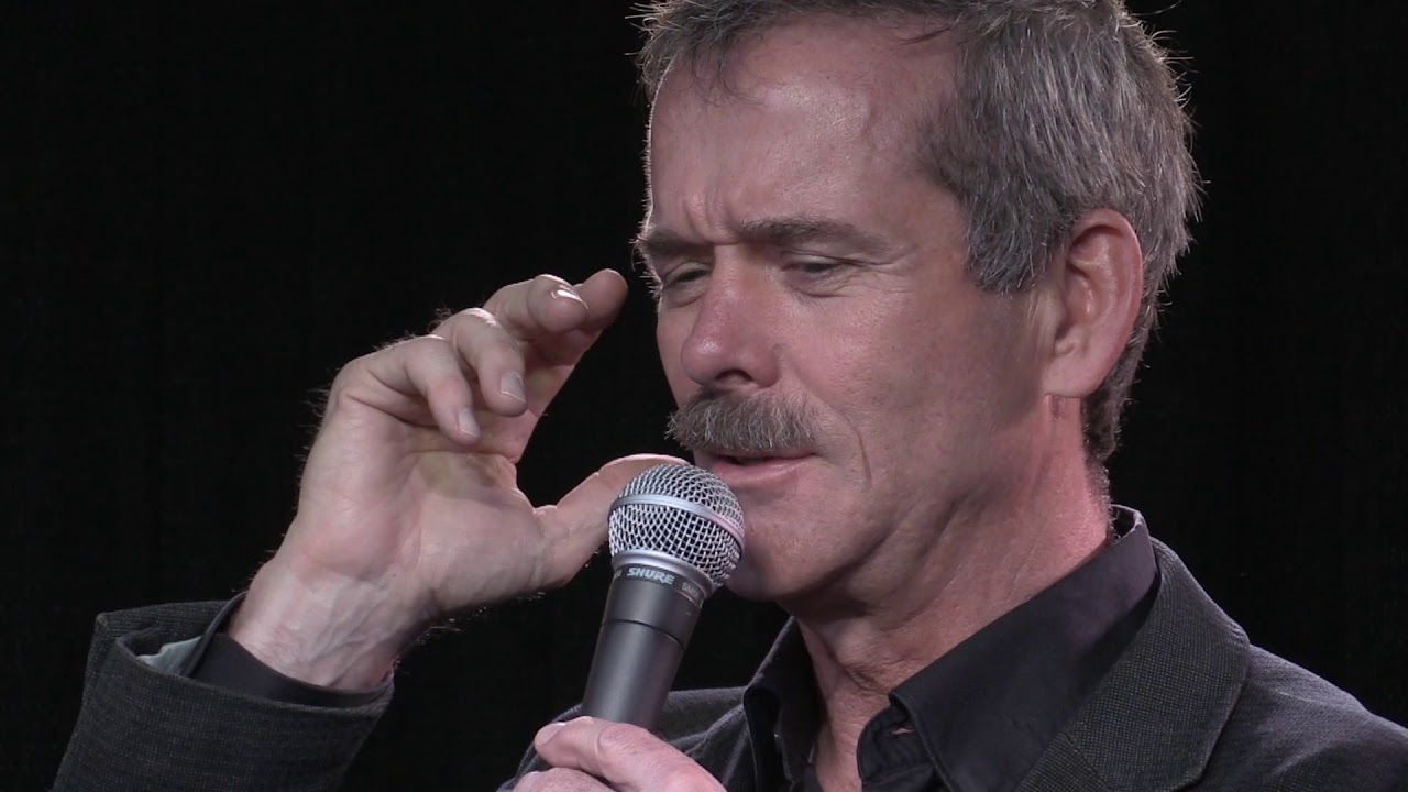 Chris Hadfield lands in Windsor Star News Cafe