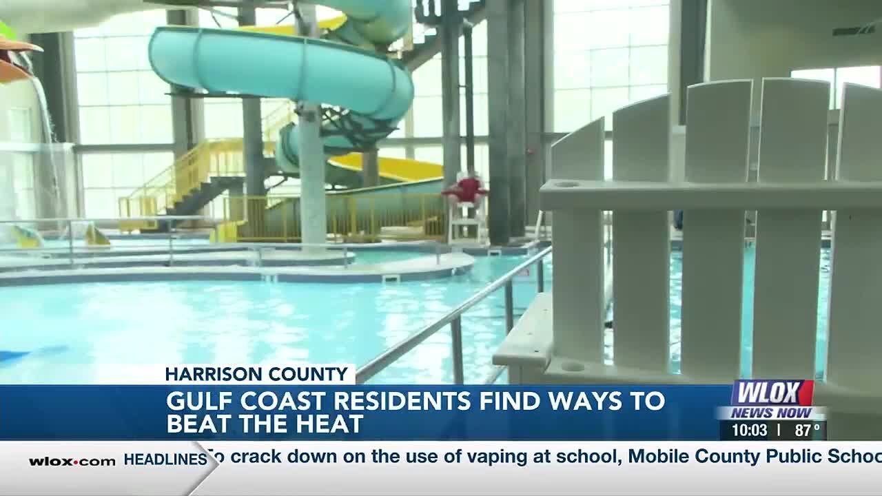 Gulf Coast residents finding ways to beat the heat - YouTube