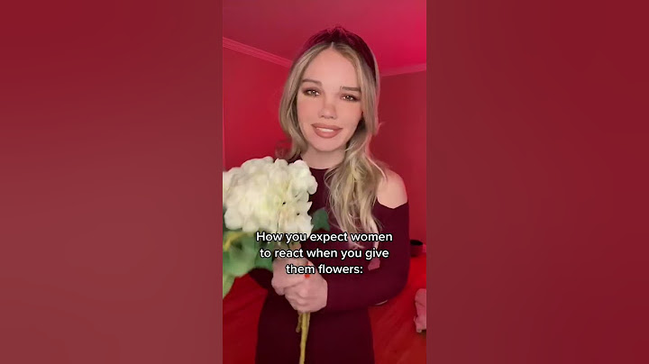 how women react when you give them flowers