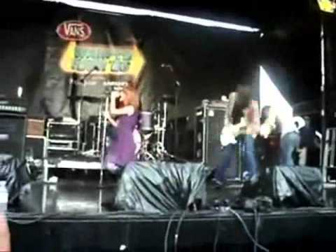 Hayley Williams Whips Her Hair