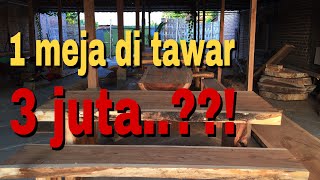 Tahap pemasangan kaki meja Solid trembesi