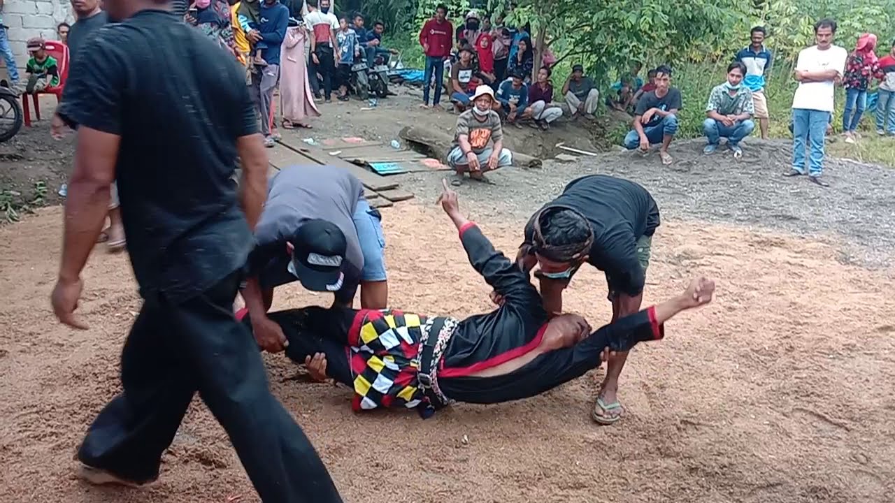 Kesurupan yang paling ngeri//kuda lumping Turonggo Seto waeputeh 
