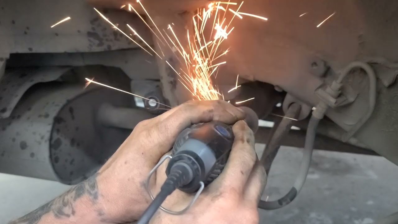 Rear Struts on a 1995 Toyota Corolla