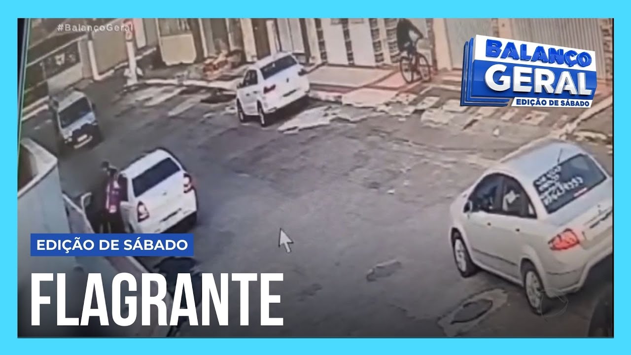 Dois criminosos tiram mulher do carro e roubam veículo em frente a uma escola