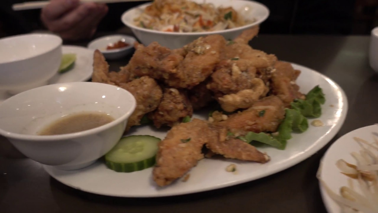 The Best Chicken Wings In Vancouver - YouTube