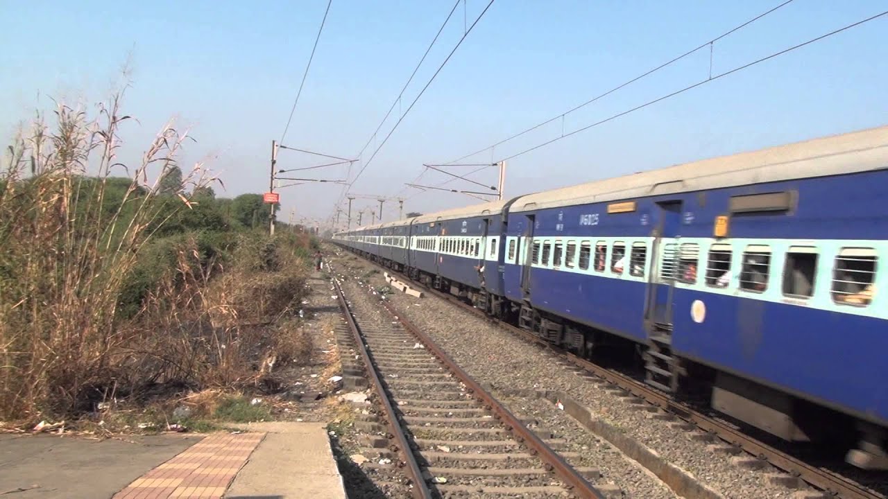 WAP-4 ENGINE HONKING & SPEEDING WITH KARNAVATI EXPRESS AT KELVE ROAD - YouTube