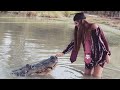 Texas College Student Takes Graduation Photos With Giant Alligator