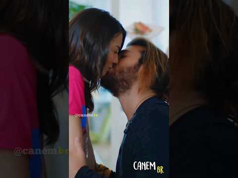 love of Can Yaman kissing demet Özdemir Erkenci kus scene