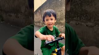 Dede Amri naik sepeda #cutebaby #bayidoyanmakan #cute #bayivlog #automobile #anakkita #funny