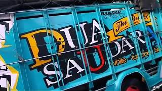 Cewek cantik naik truk canter