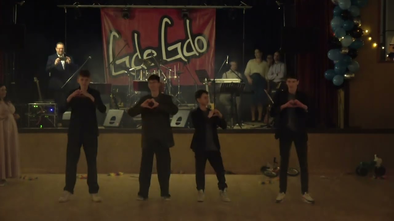 Předtančení žáků ZŠ Nová Říše na školním plesu 2025