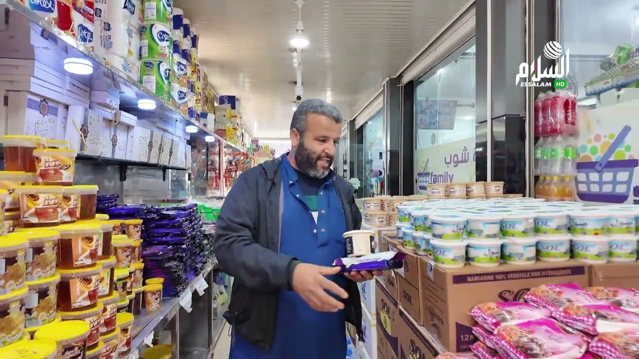 الشلف  إقبال واسع حول محلات بيع الحلويات