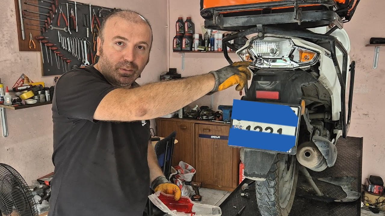 Honda Dio Arka Stop Ampulü Değişimi