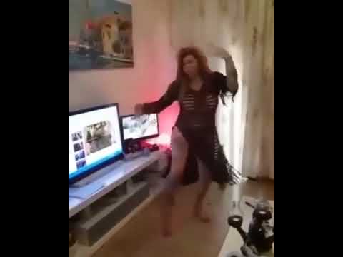 رقص منزلى يجنن بالعباية على رمش عيونها