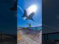 لقطة نادرة لطائرة مقاتلة تمر فوقه بشكل صادم 