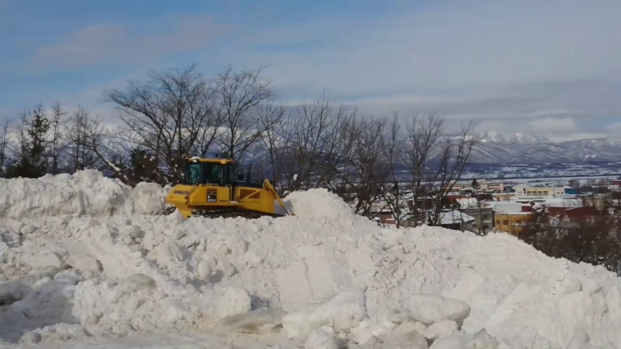 KOMATSU コマツ ブルドーザー雪押！Snow push! - YouTube