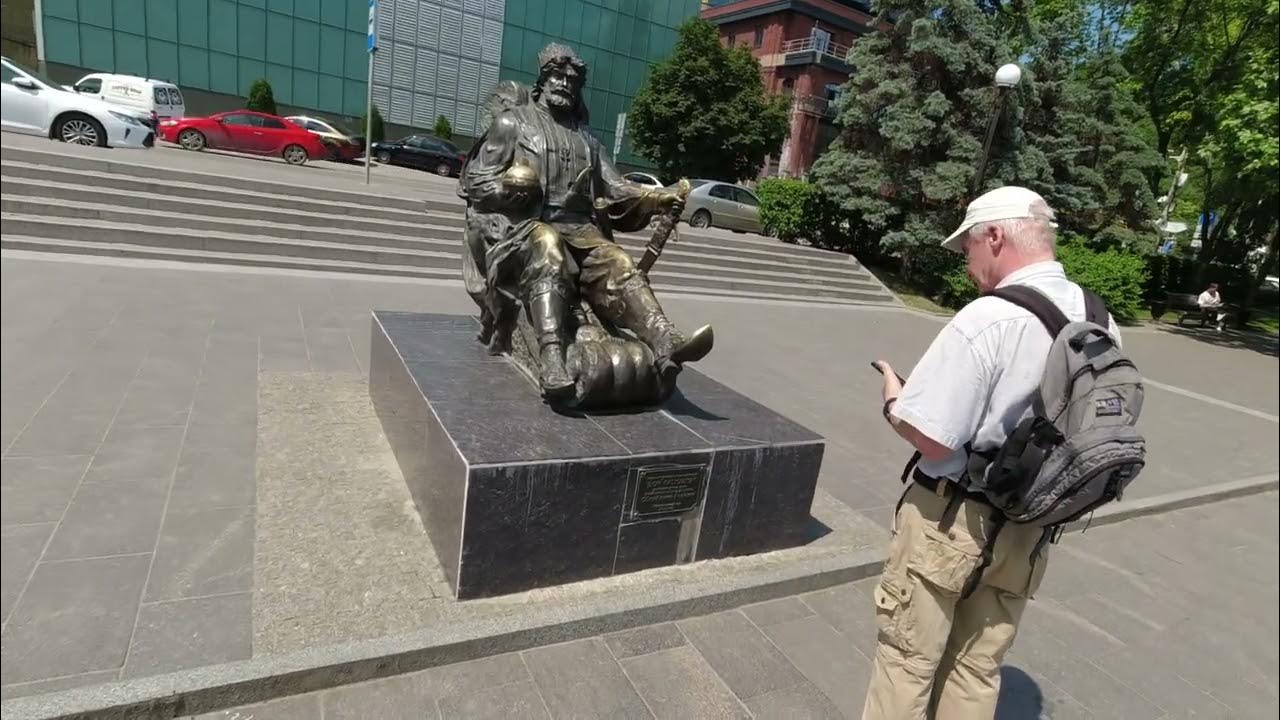 Ростов-на-Дону. Набережная. Началось настоящее лето. Солнечно и тепло ...