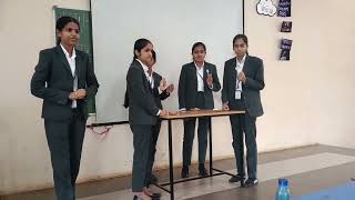 Students demonstrating Dining Philosophers Problem