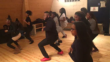 BM teaches Makolongulu Dance in London