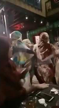 Duel jilbab saat berbuka puasa